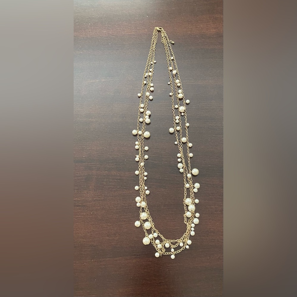 Elegant Gold and Pearl Necklace